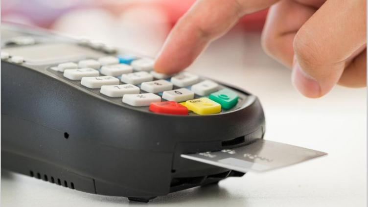 Bancos cortan la tarjeta a quienes no pueden pagar el mínimo