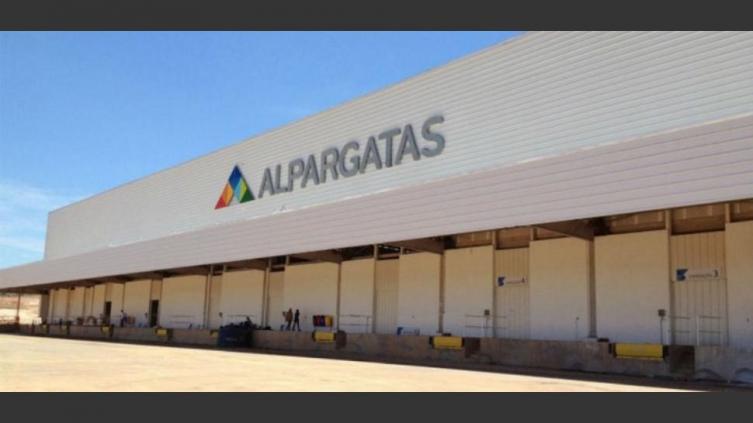 Alpargatas cierra otra planta y echa a todos sus empleados