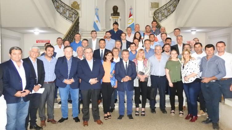 Provincia equipa a municipios y comunas