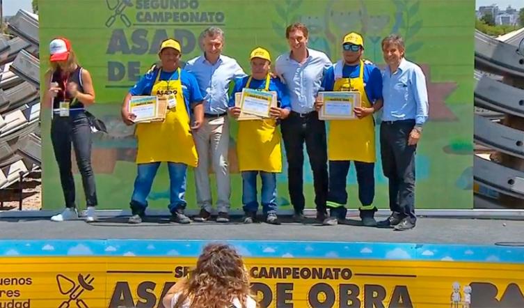 Macri fue al campeonato del asado de obra