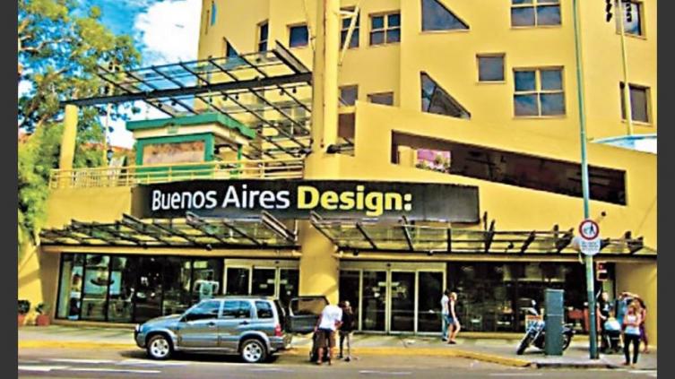 Cierra shopping y deja en la calle a más de 700 familias