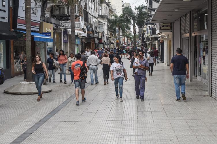 Santa Fe: Peatonal San Martín luce moderna y renovada