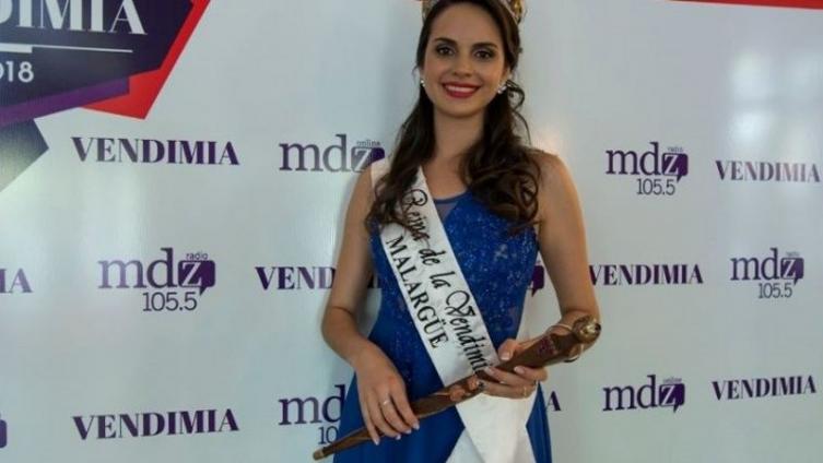 La reina se casó y le sacaron la corona