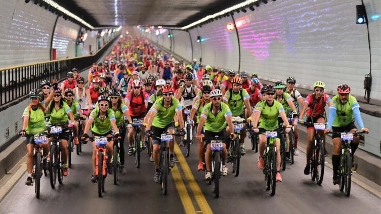 1300 ciclistas participaron del “Cruce del Túnel Subfluvial” 