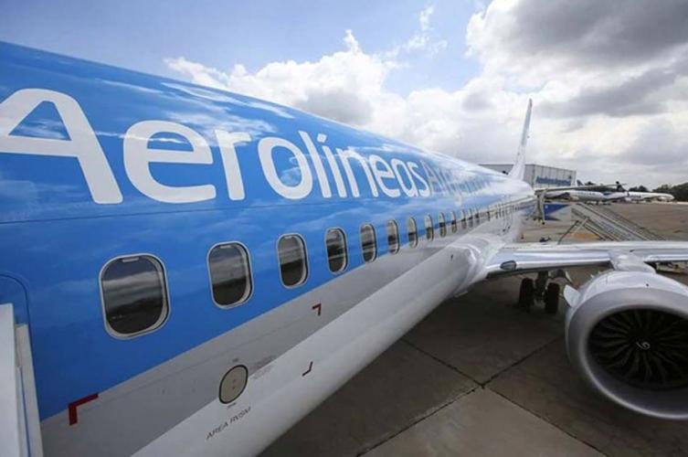 Aerolíneas Argentinas está “casi quebrada” 