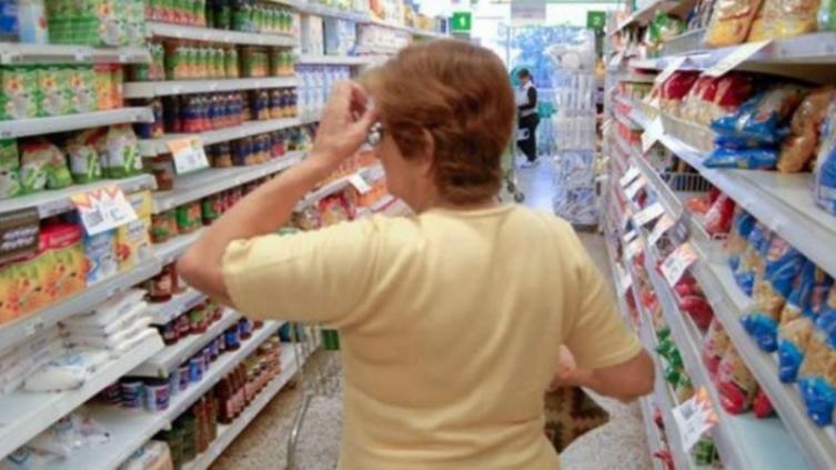 Las ventas en súper y shopping se hundieron un 15,1 %