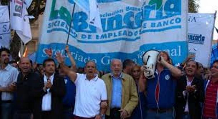 Bancarios, otro 12 % y suman 44,4 % en el año