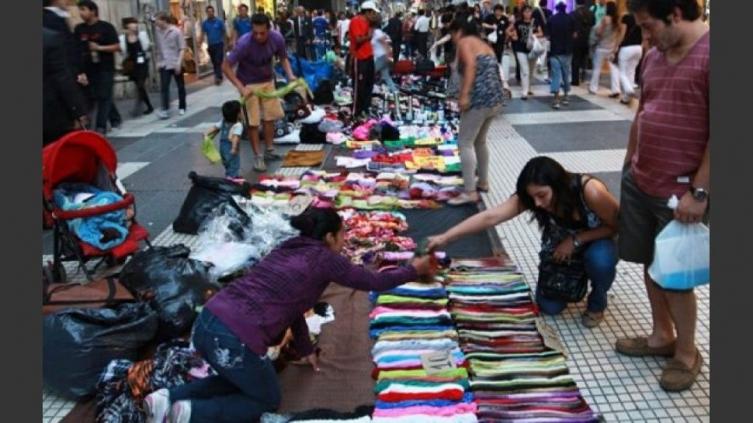 La venta callejera ilegal creció 45 % en Capital Federal