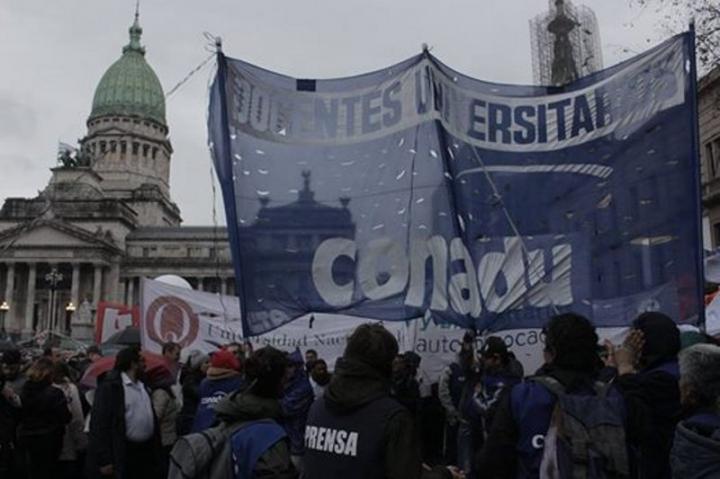 Otorgan un 5 % de aumento a los docentes universitarios