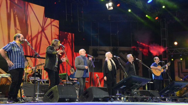 La música de Santa Fe deslumbró en la primera luna coscoína