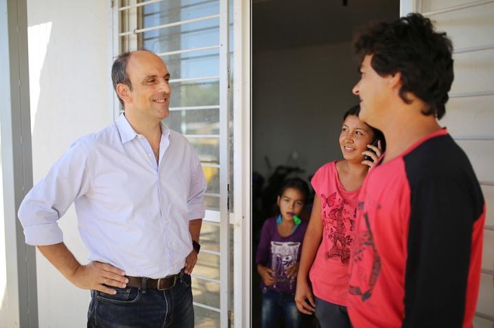 Corral compartió “la alegría de las familias en su casas definitivas” 