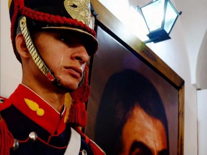 El granadero que lloró de emoción al ver un cuadro de San Martín