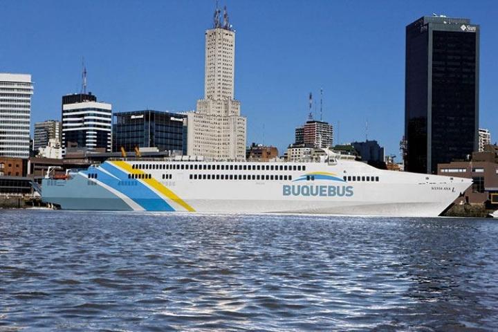 Buquebus en crisis: ventas en caída y barcos que no navegan