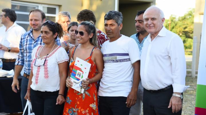 Lifschitz entregó viviendas en Barrancas