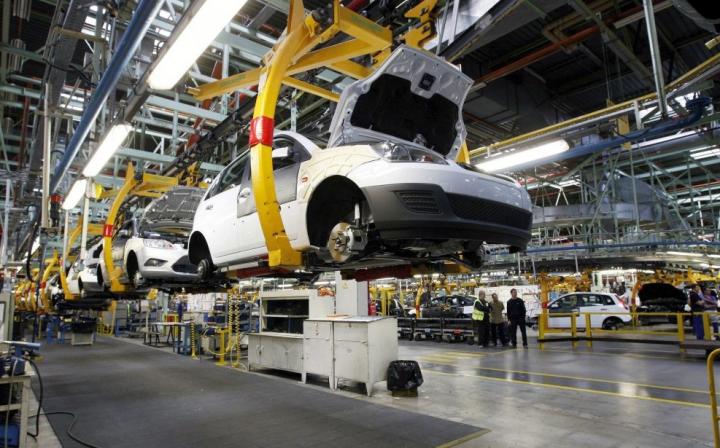 Peugeot suspendió a 2000 trabajadores