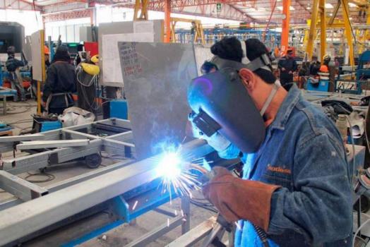 La industria se desplomó un 10,8 % 