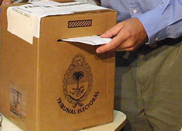 Proponen sancionar a políticos que incumplan promesas