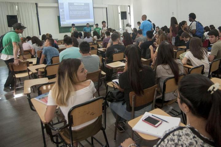 El 45,5 % de los universitarios aprueba una materia por año