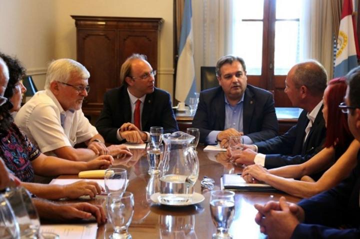 El gobierno convocó a UPCN y ATE a reunión paritaria