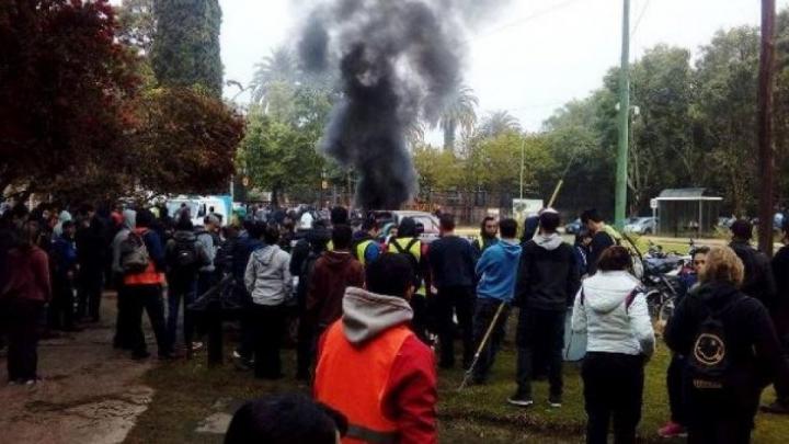 Cerró una proveedora de Nike: 120 empleados en la calle