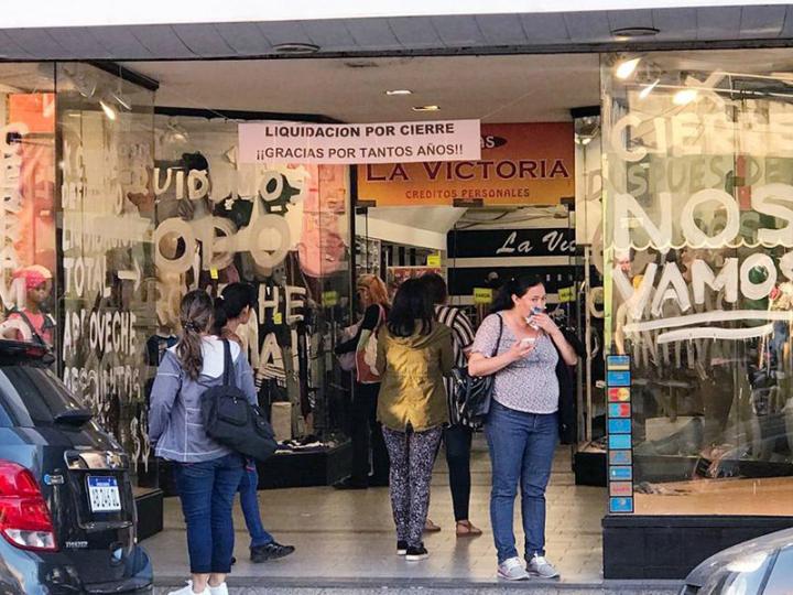 Tras 65 años, cierra La Victoria en Munro