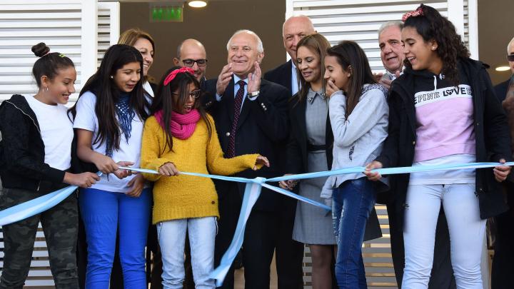 El gobernador inauguró un nuevo edificio escolar 