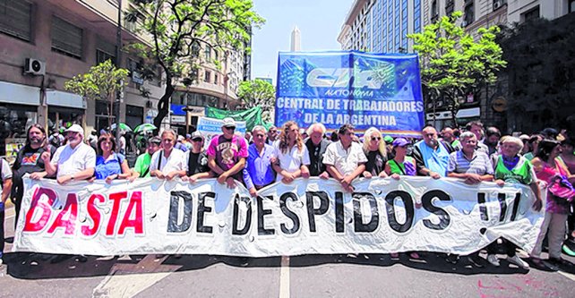 Se perdieron 252.500 empleos en el último año