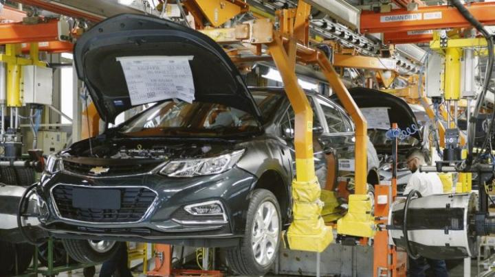 La economía sigue en recesión: acumuló su undécima caída en fila