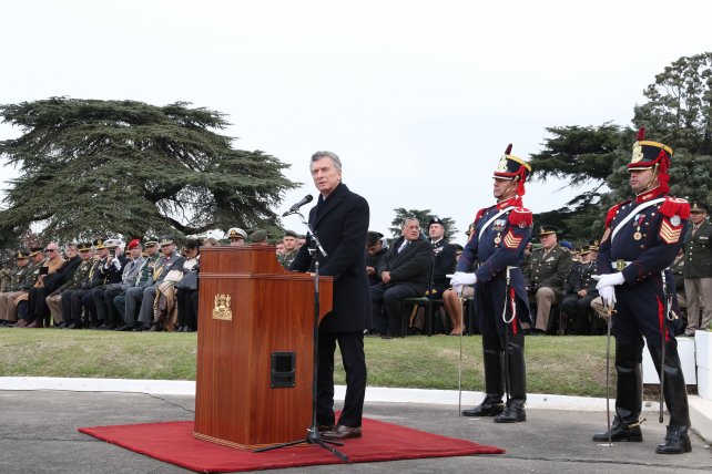 Macri: “El país necesita fuerzas armadas” 