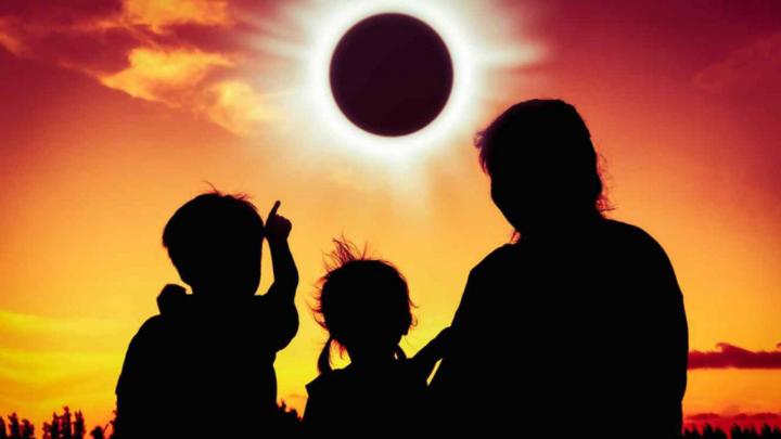 Justificarán la falta a clases el día del eclipse 