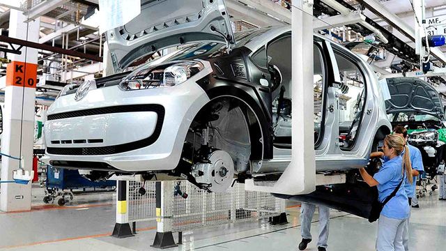 La producción industrial acumula 13 meses de caída 