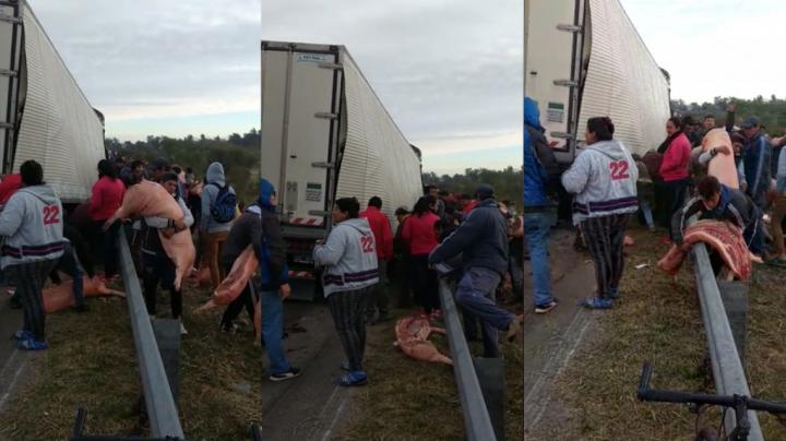 Saquearon un camión con carne de cerdo en plena ruta 