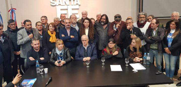 Sacnun y los dirigentes que participaron de la Cumbre.