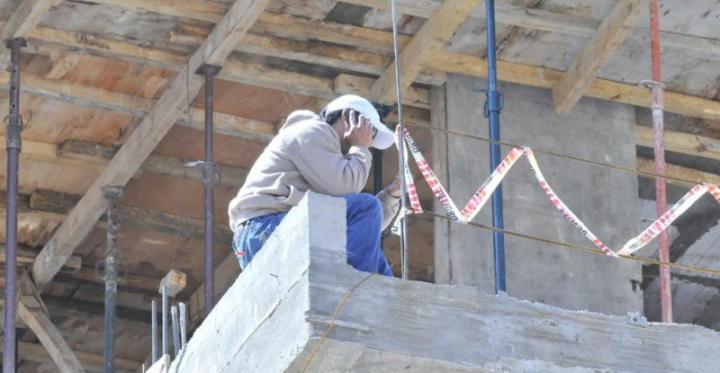 La construcción sigue en caída: se hundió 12 % 