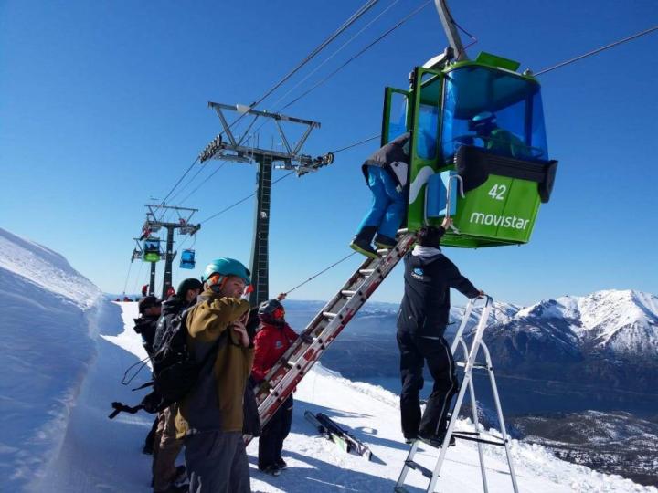 Rescatan a 270 personas en el Cerro Catedral