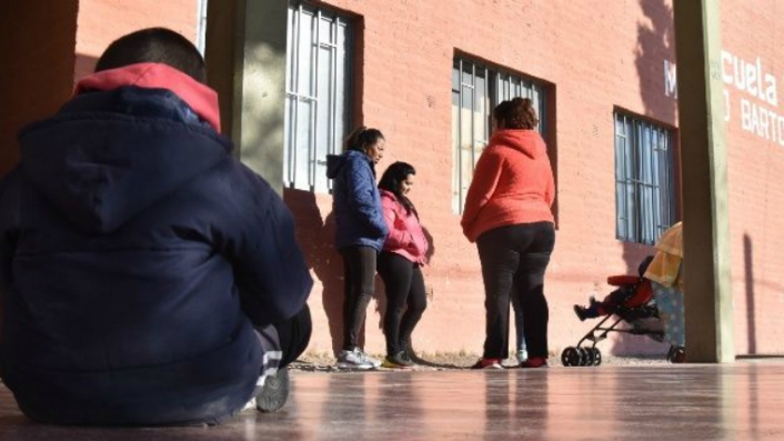 Apartan a profesor que lloraba por desamor ante sus alumnos