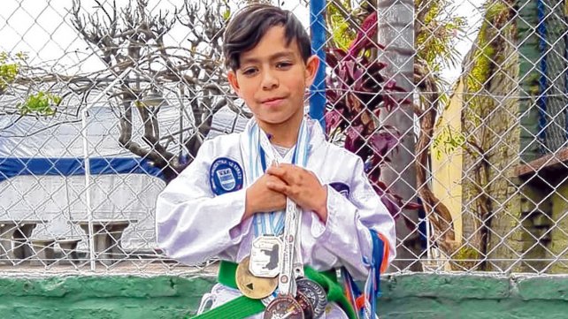 Campeón de karate busca ayuda para ir al Mundial