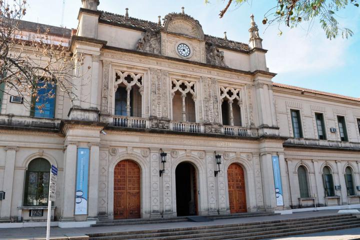 Paraninfo de la UNL: primer debate presidencial