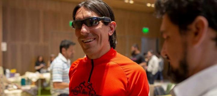 Hacen “anteojos guía” para personas ciegas