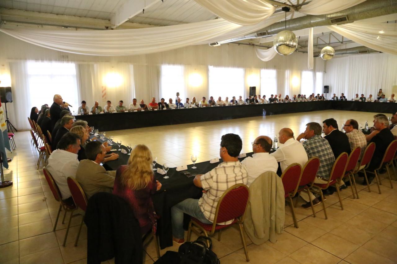 Autoridades, intendentes y presidentes comunales