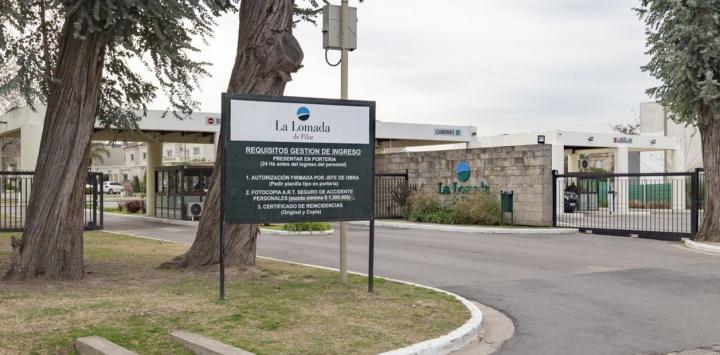 Descubren 20 casas de un country colgadas de la luz 