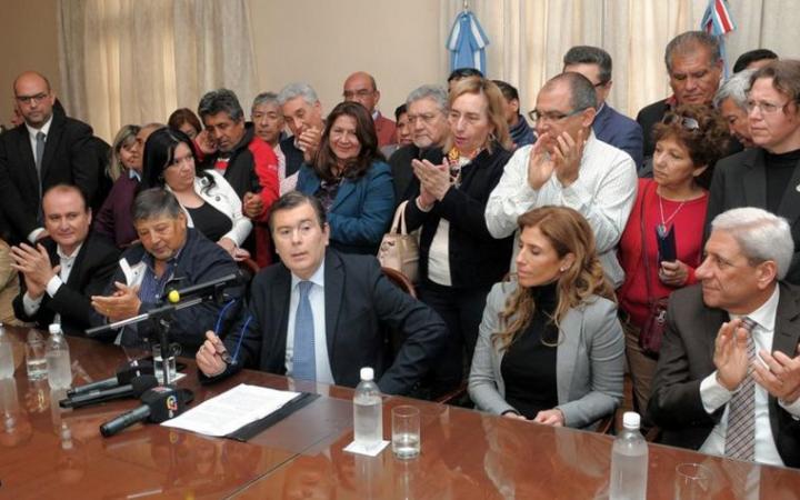 Zamora da un bono de $18.000 a empleados públicos