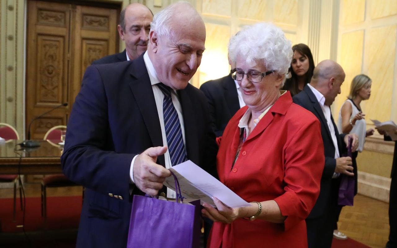 El gobernador homenajeó a las mujeres en su día