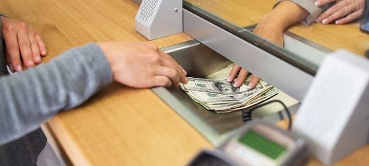 Los argentinos sacaron USD10.000 millones de los bancos 