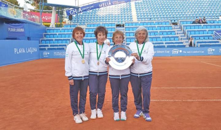 Tiene 79 años y es campeona del mundo en tenis