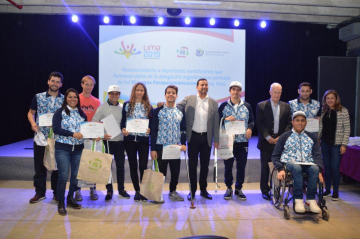 Lamberto distinguió a deportistas santafesinos