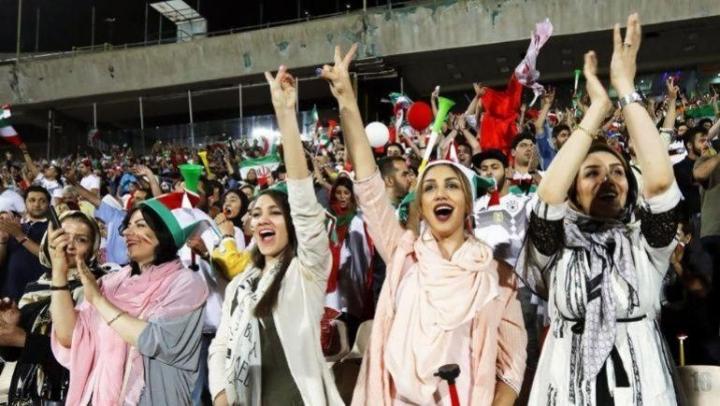 Las mujeres iraníes podrán asistir a los estadios de fútbol 
