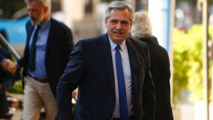 Otra encuesta ubica a Alberto en 52 