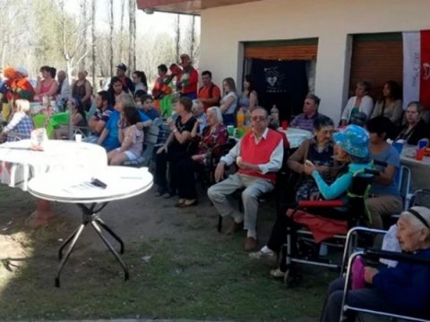 Creó un programa para “adoptar” abuelos en Neuquén