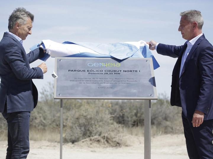 Paralizan obras eólicas y echan a 900 empleados